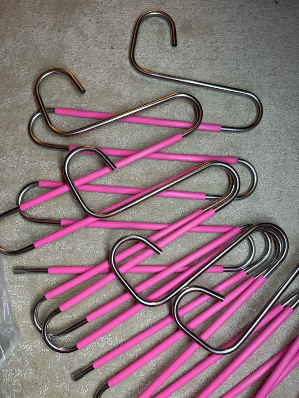 41 Pink Non-Slip Metal S-Shaped Hangers